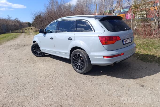 Audi Q7 4L Crossover