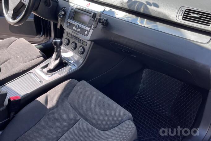 Volkswagen Passat B6 wagon 5-doors