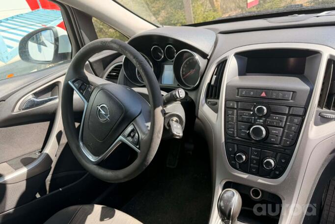 Opel Astra J Sports Tourer wagon