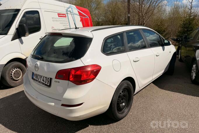 Opel Astra J Sports Tourer wagon