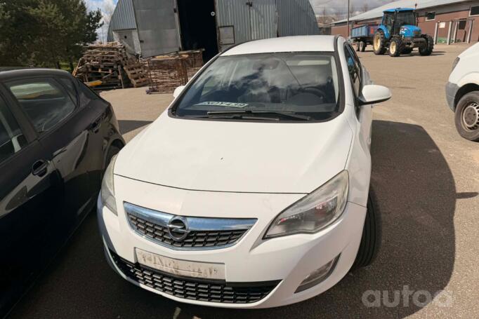 Opel Astra J Sports Tourer wagon