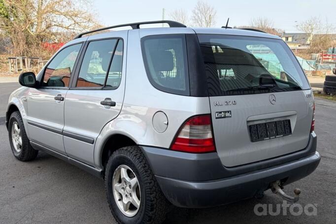 Mercedes-Benz M-Class W163 Crossover 5-doors