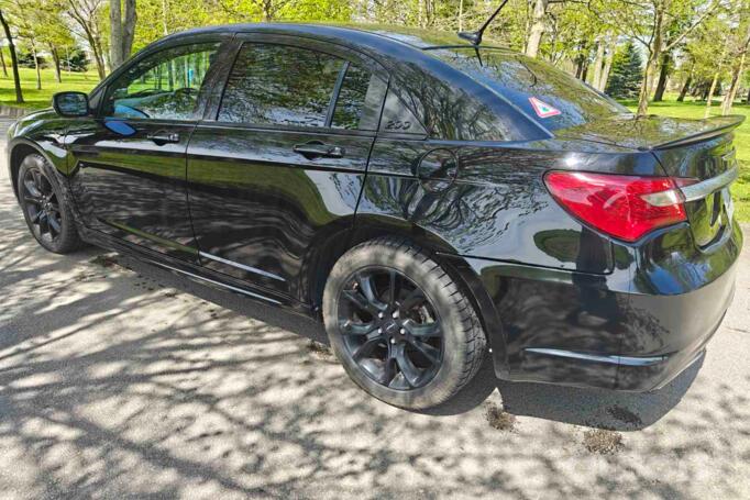 Chrysler 200 1 generation