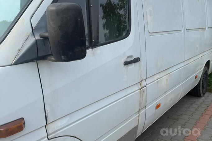 Mercedes-Benz Sprinter First generation
