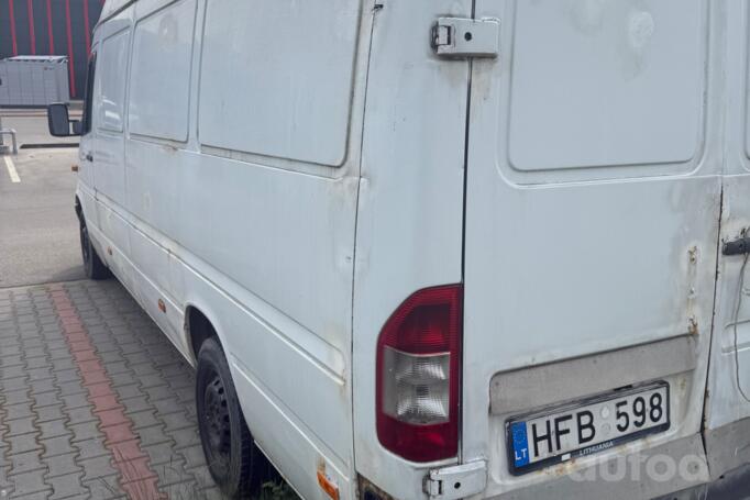Mercedes-Benz Sprinter First generation