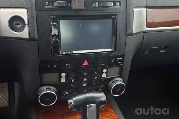 Volkswagen Touareg 1 generation Crossover