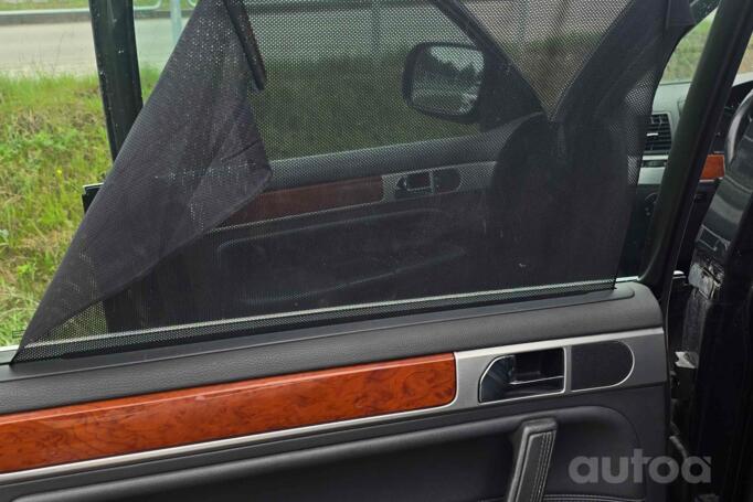 Volkswagen Touareg 1 generation Crossover