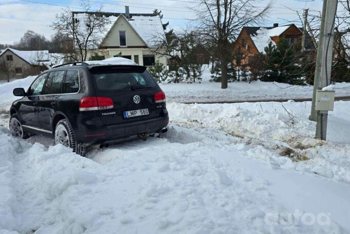 Volkswagen Touareg 1 generation Crossover