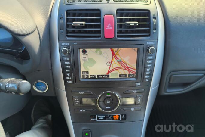 Toyota Auris 1 generation [restyling] Hybrid hatchback 5-doors