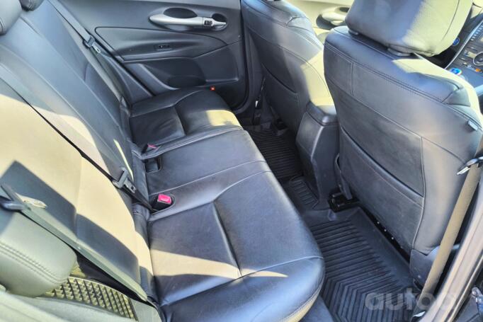 Toyota Auris 1 generation [restyling] Hybrid hatchback 5-doors