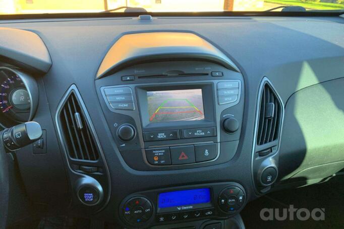 Hyundai Tucson 2 generation Crossover