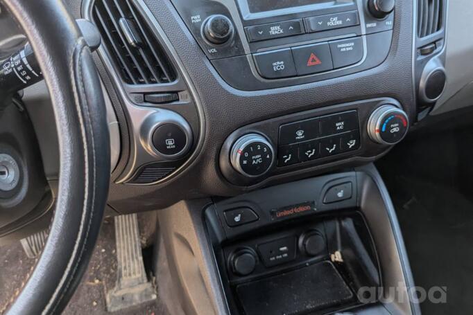 Hyundai Tucson 2 generation Crossover