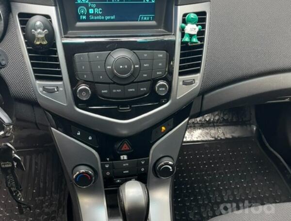 Chevrolet Cruze J300 Hatchback