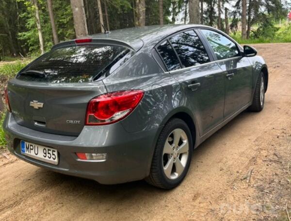 Chevrolet Cruze J300 Hatchback