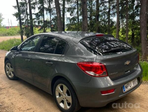 Chevrolet Cruze J300 Hatchback