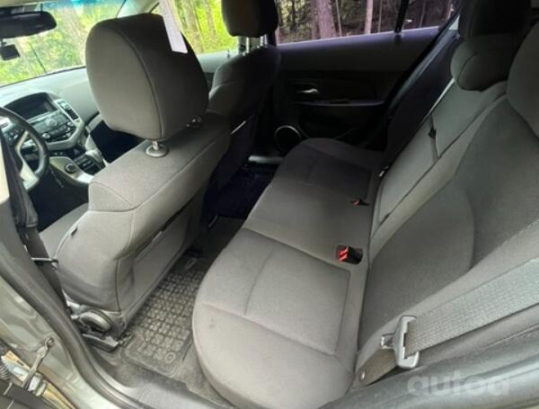 Chevrolet Cruze J300 Hatchback