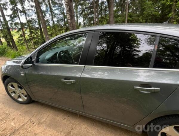 Chevrolet Cruze J300 Hatchback