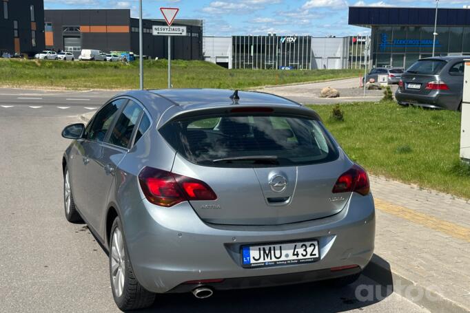 Opel Astra J Hatchback 5-doors