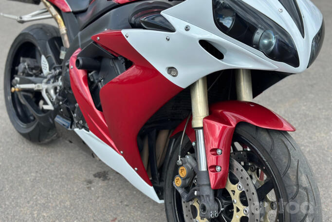 Yamaha R1