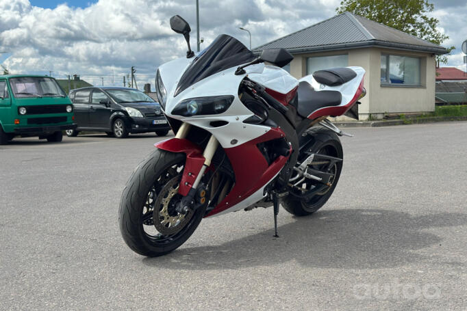 Yamaha R1