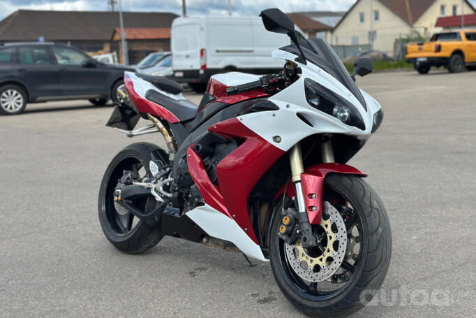 Yamaha R1