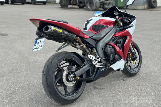 Yamaha R1
