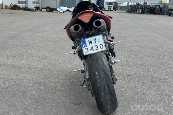 Yamaha R1
