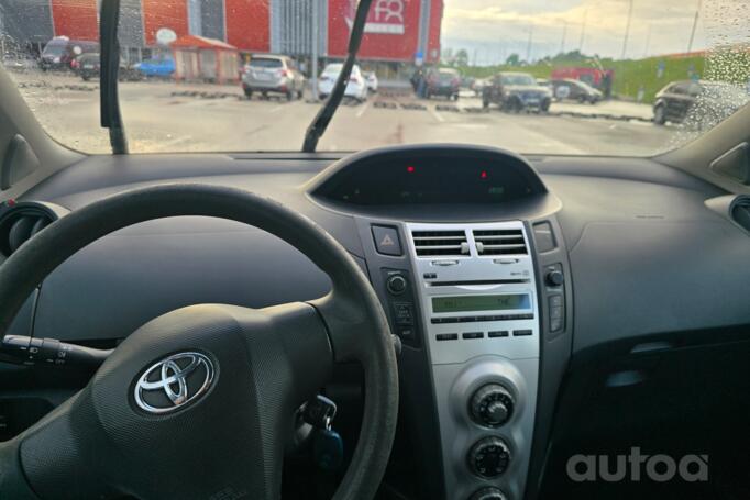 Toyota Yaris 2 generation