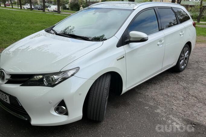 Toyota Auris 2 generation Touring Sports Hybrid wagon 5-doors