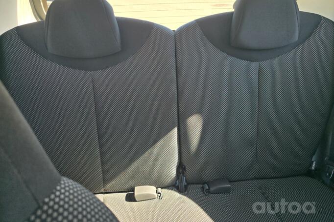 Toyota Aygo 1 generation [2th restyling] Hatchback