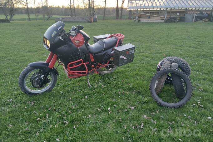 Triumph Tiger 900