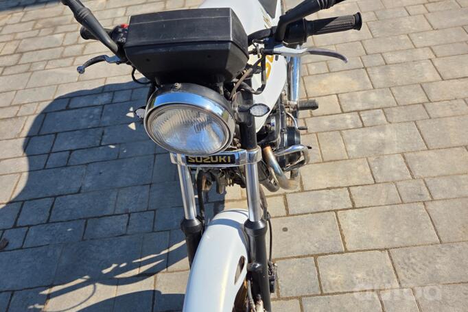 Suzuki GS