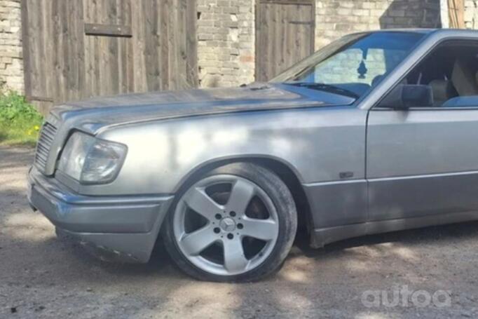 Mercedes-Benz W124 1 generation