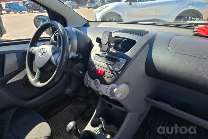 Toyota Aygo 1 generation [restyling] Hatchback 3-doors