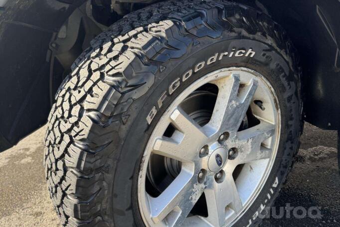 Ford Explorer 4 generation SUV