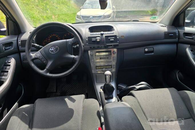 Toyota Avensis 2 generation Liftback