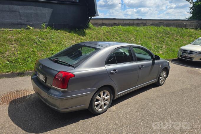 Toyota Avensis 2 generation Liftback