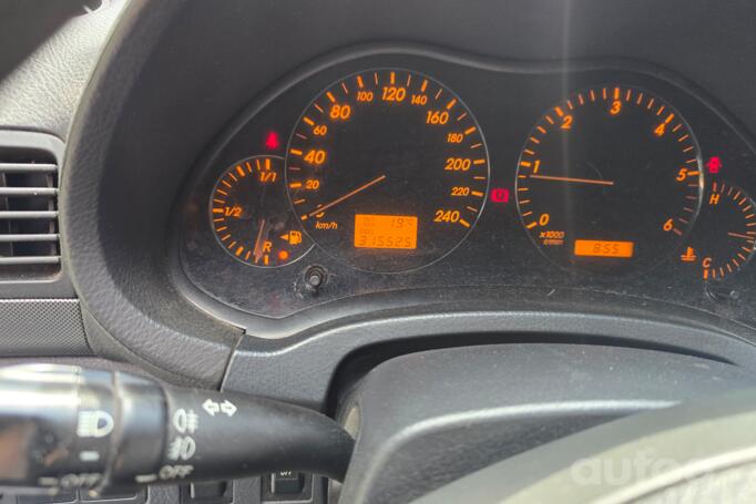 Toyota Avensis 2 generation Liftback