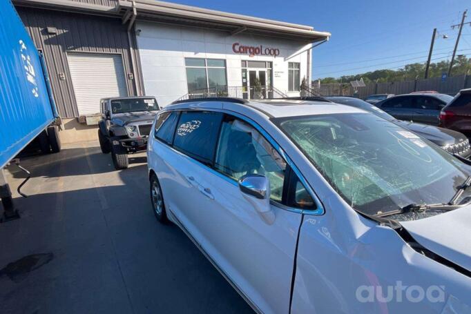 Chrysler Pacifica 2 generation Minivan