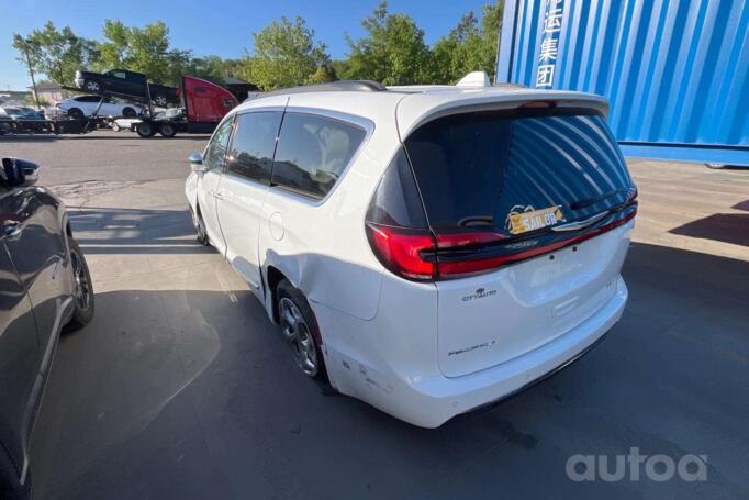 Chrysler Pacifica 2 generation Minivan