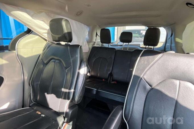 Chrysler Pacifica 2 generation Minivan