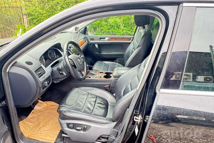 Volkswagen Touareg 2 generation Crossover