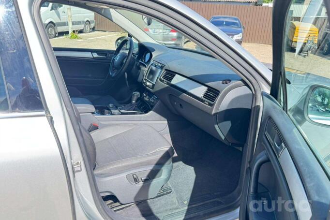 Volkswagen Touareg 2 generation Crossover