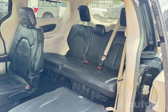 Chrysler Pacifica 2 generation Minivan