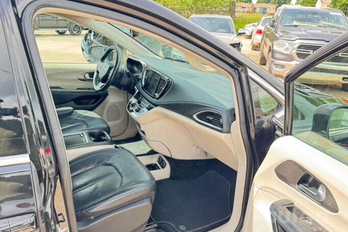 Chrysler Pacifica 2 generation Minivan