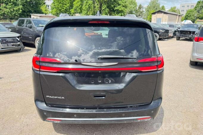 Chrysler Pacifica 2 generation Minivan