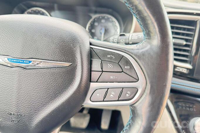 Chrysler Pacifica 2 generation Minivan