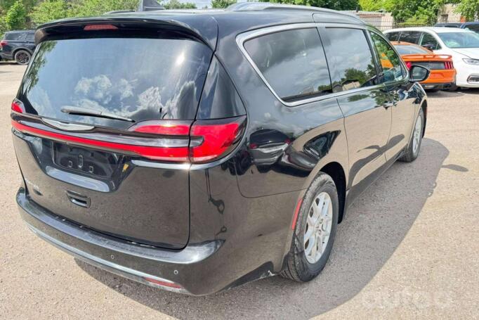 Chrysler Pacifica 2 generation Minivan