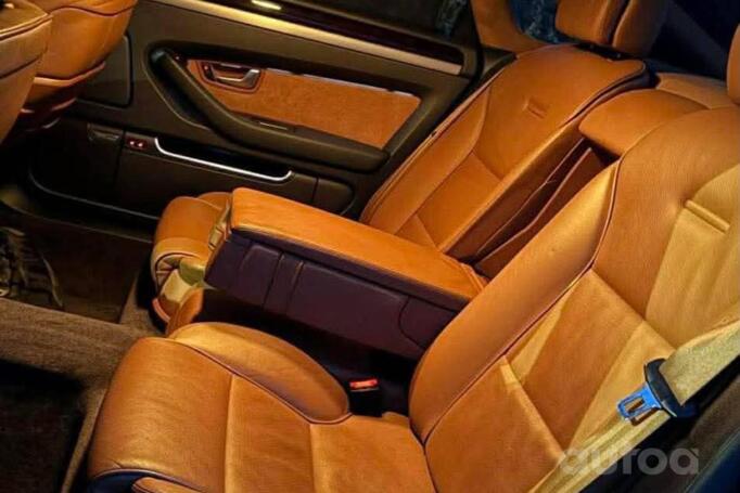 Audi A8 D3/4E [2th restyling] Sedan