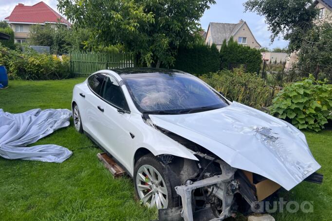 Tesla Model S 1 generation Liftback